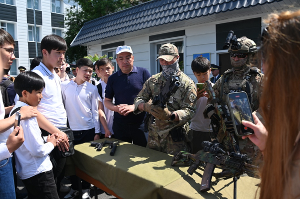 В Шымкенте 500 школьников посетили военный колледж В Шымкенте 500 школьников посетили военный колледж