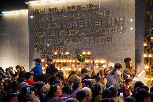 Аким ВКО принял участие в акции &laquo;Зажги свою свечу&raquo;