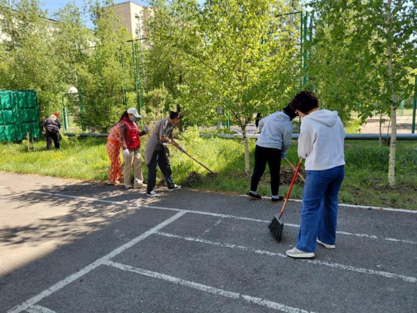 Таза Қазақстан: более 100 тысяч человек вышли на субботник в Астане Таза Қазақстан: более 100 тысяч человек вышли на субботник в Астане