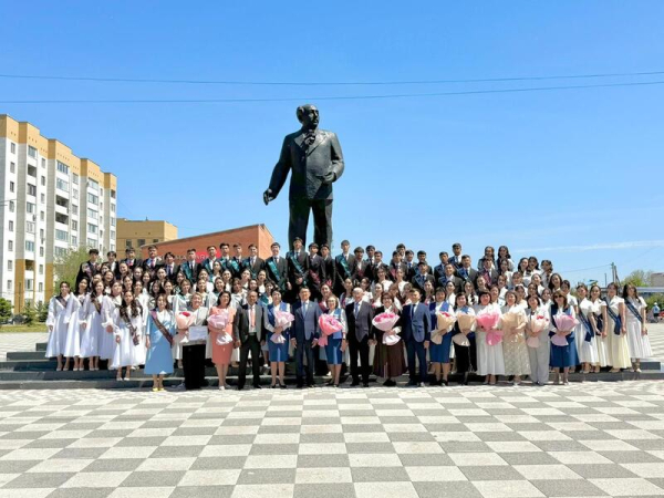 В ОБЛАСТИ АБАЙ БОЛЕЕ 100 ТЫСЯЧ ШКОЛЬНИКОВ ЗАВЕРШИЛИ УЧЕБНЫЙ ГОД