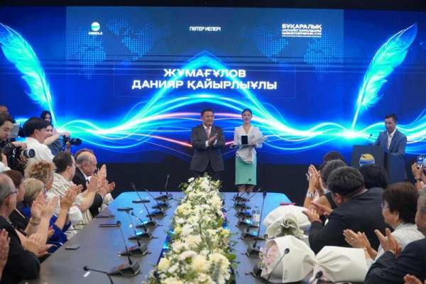 Ключи от квартир получили работники СМИ к профессиональному празднику