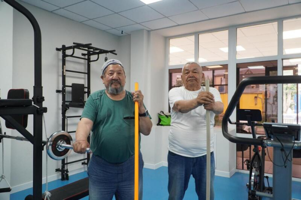 Марат Ахметжанов встретился с председателем центрального совета ветеранов РК