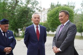 Марат Ахметжанов встретился с председателем центрального совета ветеранов РК
