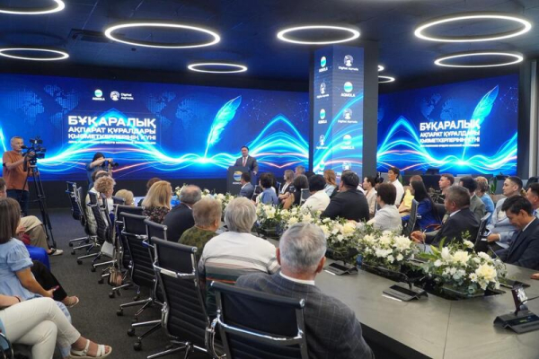 Ключи от квартир получили работники СМИ к профессиональному празднику