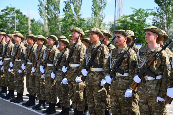 В Актау 170 молодых солдат приняли Военную присягу