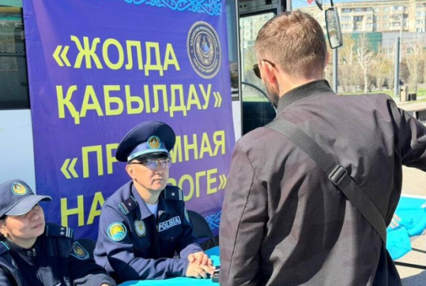 О чем жители Астаны говорили с полицией прямо во дворах О чем жители Астаны говорили с полицией прямо во дворах