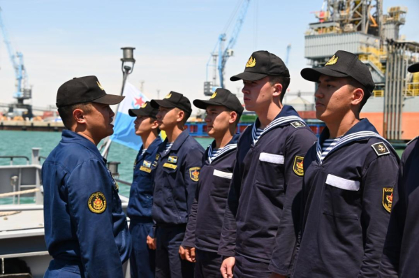 Будущие офицеры ВМС Казахстана начали службу на боевых кораблях Будущие офицеры ВМС Казахстана начали службу на боевых кораблях