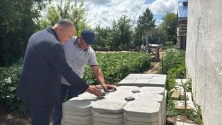 В селе Львовском открылся мини-цех по производству тротуарной плитки