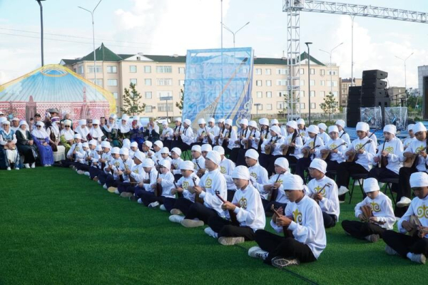 В Кокшетау отметили Национальный день домбры В Кокшетау отметили Национальный день домбры