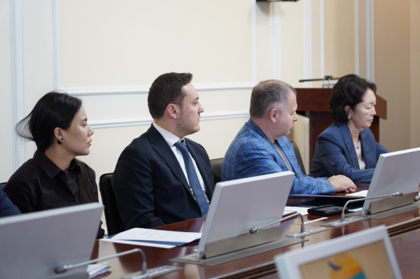 Марат Ахметжанов обсудил с инвесторами ход строительства многопрофильной больницы в Кокшетау