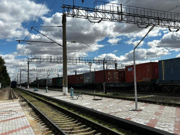 В Акмолинской области открылись обновленные вокзалы в Есиле и Ельтае