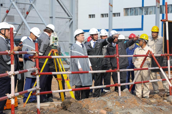 Министр промышленности поздравил металлургов на Qarmet с профессиональным праздником
