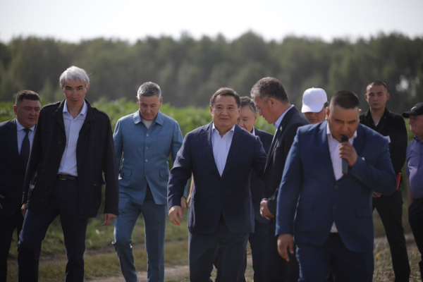 Марат Ахметжанов ознакомился с ходом уборочной кампании в ТОО «Журавлевка-1» Марат Ахметжанов ознакомился с ходом уборочной кампании в ТОО «Журавлевка-1»