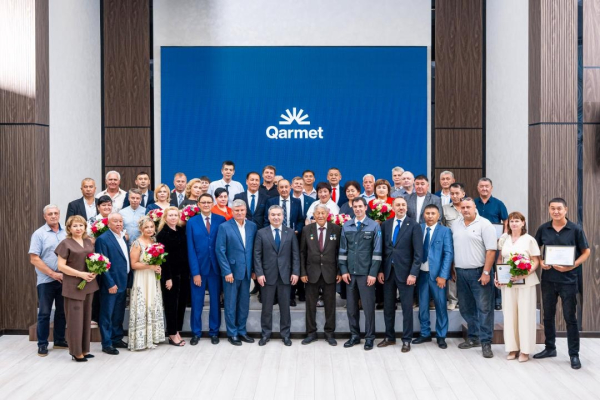 Министр промышленности поздравил металлургов на Qarmet с профессиональным праздником