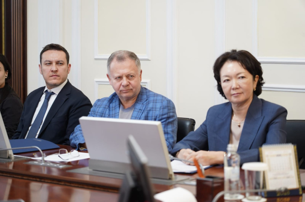 Марат Ахметжанов обсудил с инвесторами ход строительства многопрофильной больницы в Кокшетау