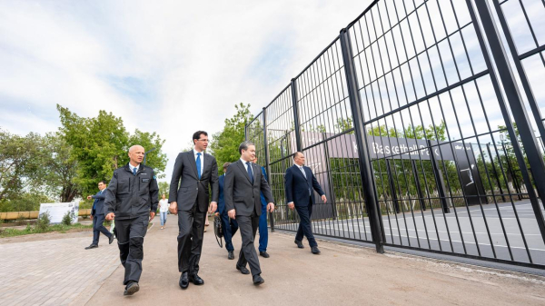 Министр промышленности поздравил металлургов на Qarmet с профессиональным праздником