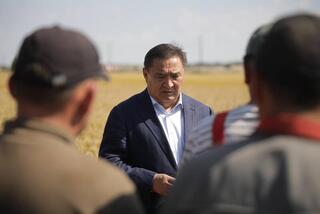 Марат Ахметжанов ознакомился с ходом уборочной кампании в Зерендинском районе Марат Ахметжанов ознакомился с ходом уборочной кампании в Зерендинском районе