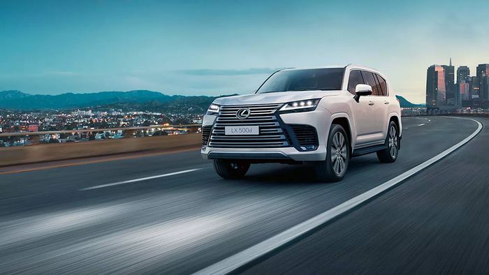 Внедорожник Lexus LX